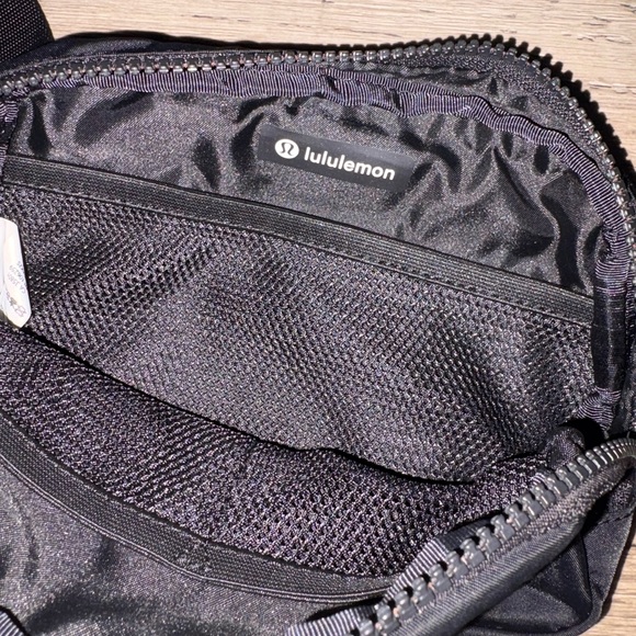 Lululemon Everywhere Belt Bag in Black - Picture 4 of 5